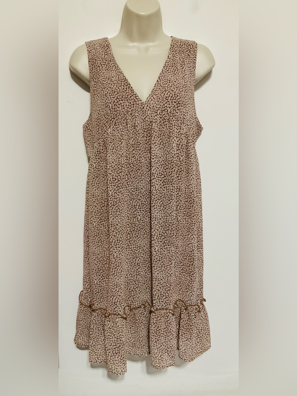 Kaileigh dress size Medium brown white floral sleeveless babydoll